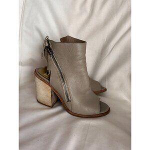 Dolce Vita leather peep toe booties sz 7